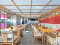 Lijiang Huazizai Premium Garden Inn 木府（ムフ）周辺のホテル
