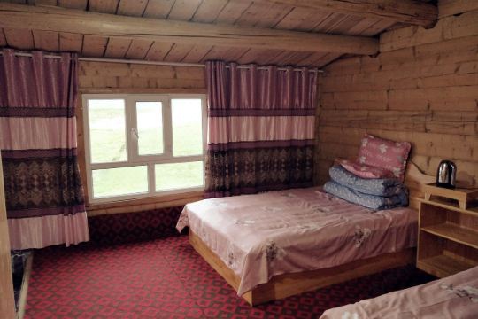 中国,新疆,特克斯,伊犁特克斯县喀英德库什台村(山顶处)显示地图 开业