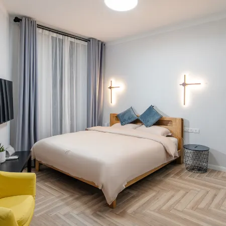 Floral Hotel·Lishui Dear Our Homestay (Guyan Huaxiang Store)
