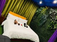 西宁M酒店 - 热带雨林