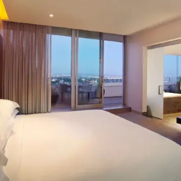 ANDAZ WEST HOLLYWOOD, BY HYATT Отели рядом с достопримечательностью «Улица Сансет-стрип»
