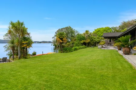 Koura Lodge Отели рядом с достопримечательностью «Okere Falls Walk»