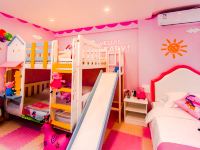 上海迪堡王国酒店 - 粉红猪小妹家庭三床滑滑梯房