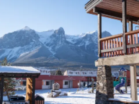 Rocky Mountain Ski Lodge Hotels in Canmore