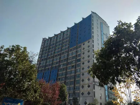 Twining Inn (Tianmen Mountain Store, Zhangjiajie)