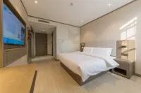 Hanting Hotel (Wuhan Software New Town Huashan New Town Subway Station)