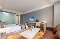 Leqi Boutique Hotel (Zhengzhou Erqi Square Subway Station)
