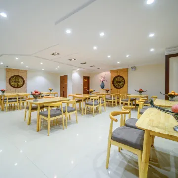 Holiday Inn (Fuyang Yingzhou District City Normal College)