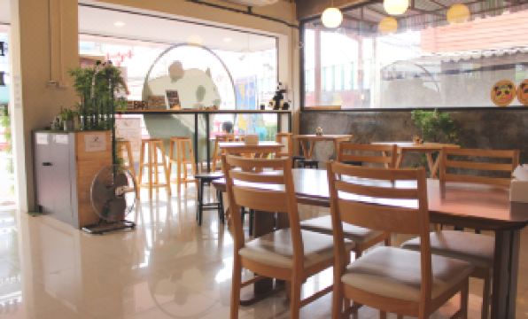 MAD Panda Hostel Hua Hin