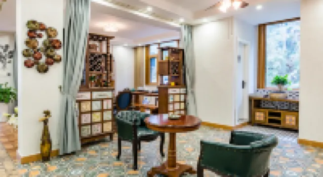 Floral Hotel · Linyuan Xiaozhu hotel (Wuyuan High Speed Railway Station Store) - Inns