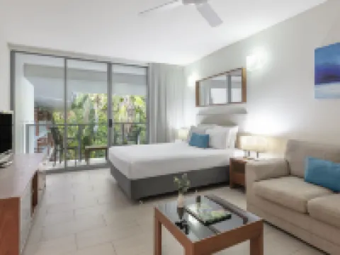 Drift Palm Cove Hotels near Harry Doyle Pickles winter off leash dog beach