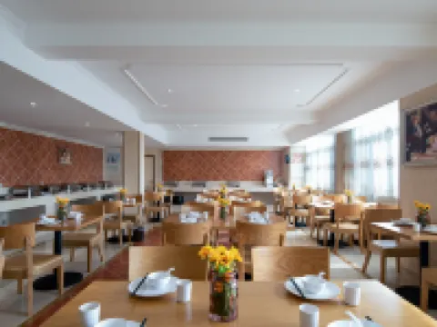 Vienna Hotel (Shou County Jingrun Central City) Hotels in Shou County