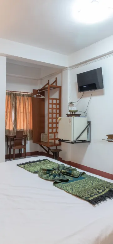 ห้องเตียงใหญ่ พร้อมห้องน้ำส่วนตัว