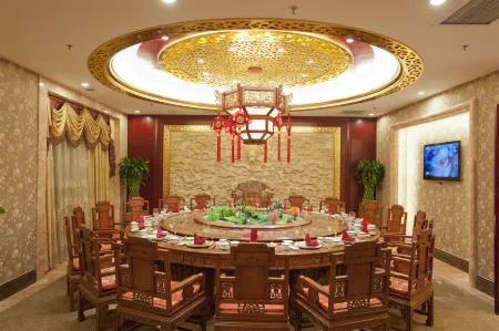 Baoyuan Hotel Отели в г. Линбао