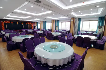 Huanyu Grand Hotel (Yishui Dongfang Shopping Center Chang'an South Road)