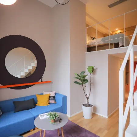baseLITE XINTIANDI Serviced Apartment Отели рядом с достопримечательностью «Хуанпу»