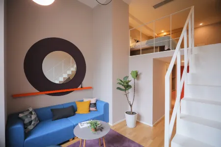 baseLITE XINTIANDI Serviced Apartment Отели рядом с достопримечательностью «Shanghai Normal University Stadium (Xuezheng Road)»