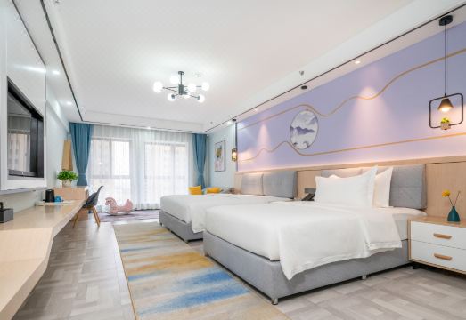 청수 호텔 외관 및 주변 상가