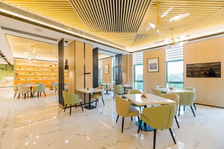 Nanjing Xingang Development Zone Hengtong Avenue Atour Hotel Отели рядом с достопримечательностью «Erqiao Park»