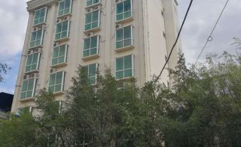 Longxiang Business Hotel