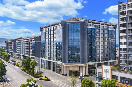 Xinlei Hot Spring Hotel Отели рядом с достопримечательностью «Honghe Nativeland»