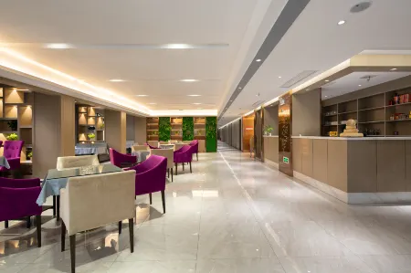 Lavande Hotel (Wal-mart Store, East Yueyang High-speed Railway Station) Отели рядом с достопримечательностью «Bianhe Street»