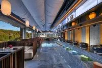 Lijiang ancient city Zangyuan snow mountain view hotel (big water wheel shop)