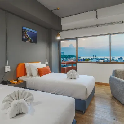 7 Stays Pattaya Hotel Hôtels à proximité de : Débarcadère de Bali Hai