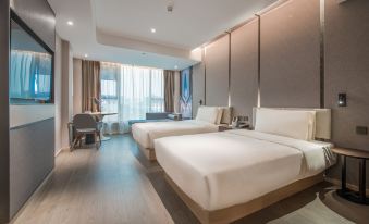 GuangZhou Baiyun Station Sanyuanli Avenue Atour Hotel