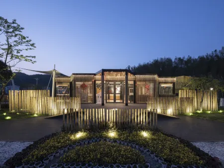 X-Dan Nature Meiji Zhuyin Hotel Отели рядом с достопримечательностью «Jiangxi Ming and Qing Ancient Dwelling Expo Park»