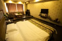 Yining Zhangzhou Business Hotel