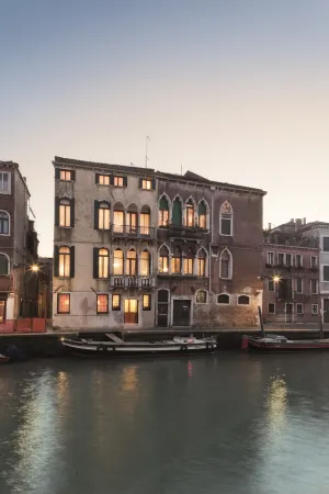 Palazzo Cendon Piano Antico Отели рядом с достопримечательностью «Палаццо Лабиа»