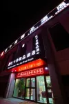 커라마이 레드 옥토버 부티크 호텔