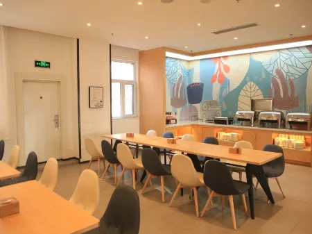 HanTing Hotel (Horqin Left Rear Banner Ganqika Railway Station) Отели рядом с достопримечательностью «Больница Монтхен, Тунг Чу»