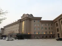 Longyuan Holiday Hot Spring Hotel Hotels near Qianshan Mountain