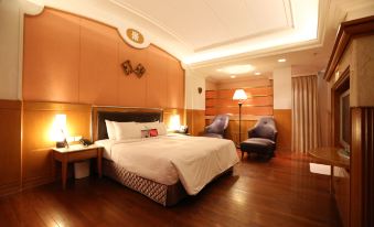 Royal Group Motel Tainan Branch