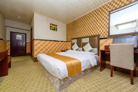 Century Sunshine Hotel (Quxian Donglou Hotel) Отели в г. Цюйсянь