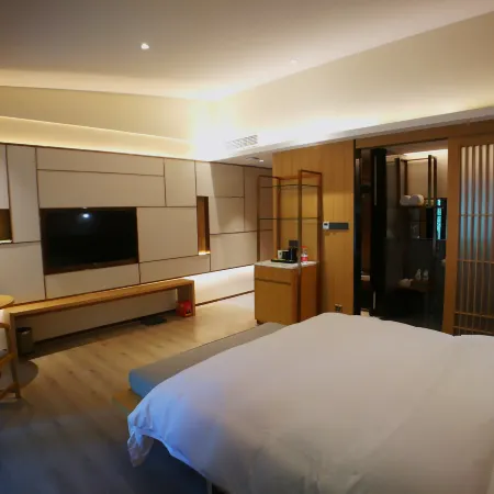 Zhaojun Champaign road Hotel