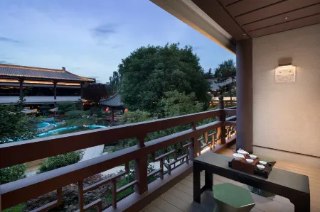 HUALUXE Xi'an Tanghua by IHG
