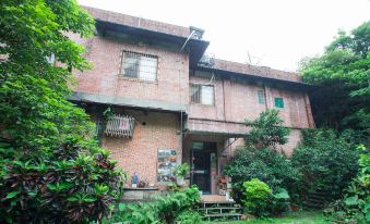 Shishan Shuichan Bed and Breakfast