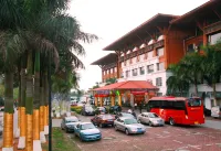 Pearl Bay Seaview Hotel (Laojie Seaview) - parking