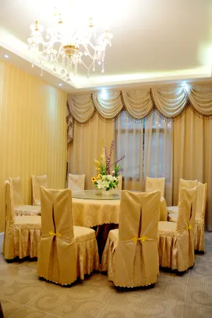 Blue Moon Valley Hot Spring Hotel Отели рядом с достопримечательностью «Caoxi Temple»