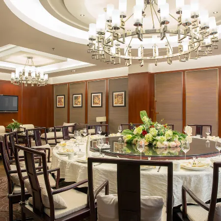 Chengdu x Langzhong Hotel (Chengdu Railway Station East Station Yinghui Road Subway Station Store)