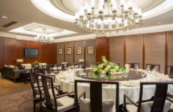 Chengdu x Langzhong Hotel (Chengdu Railway Station East Station Yinghui Road Subway Station Store)