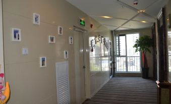 Xining Yinhe Theme Hotel