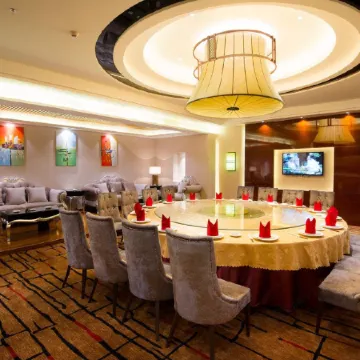 Yonghaoyuan Hotel Отели рядом с достопримечательностью «Luoding Jiangbin Park»