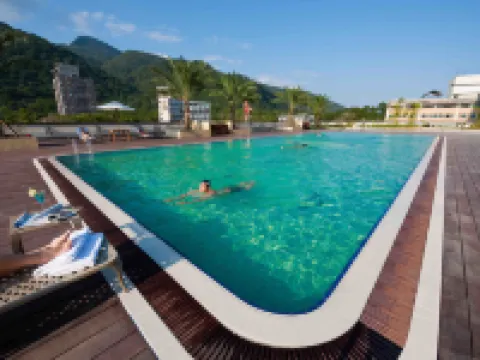 เอเวอร์กรีน รีสอร์ท โฮเต็ล เจียวซี โรงแรมในอี๋หลาน