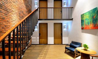 Jingkaisi Hotel (Taojialing Subway Station Renxinhui Branch)