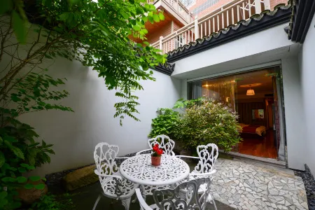 Nanxun Lijing Hotel Отели рядом с достопримечательностью «Zhejiang University of Water Conservancy Hydropower (Nanzhang Campus)»