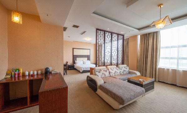 Golden Luck Hotel - Housity